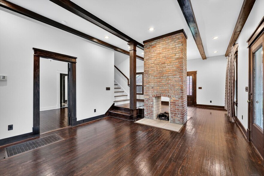 Building Photo - 937 Mansfield St