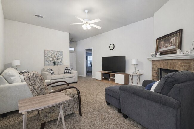 Building Photo - 912 Purdue St