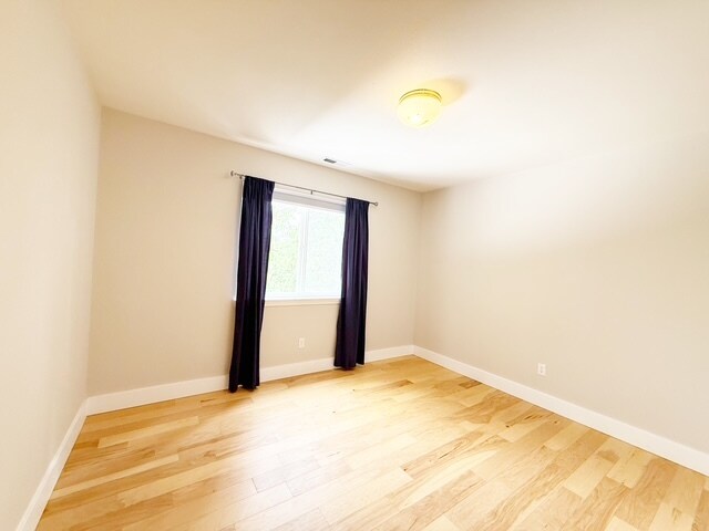 Building Photo - 1128 NW Thornwood Cir