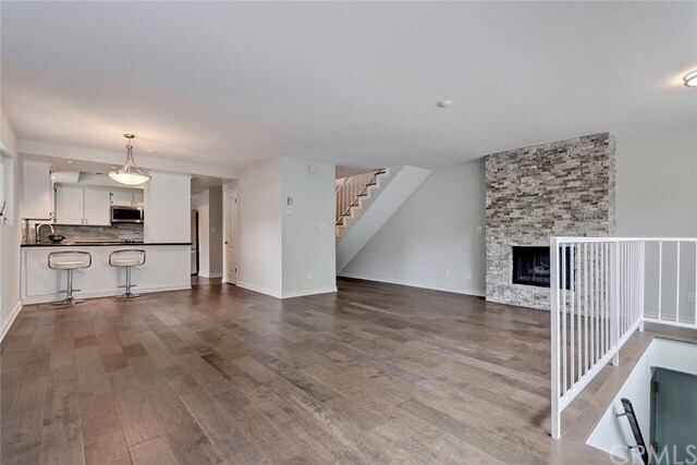 Building Photo - 323 S Broadway