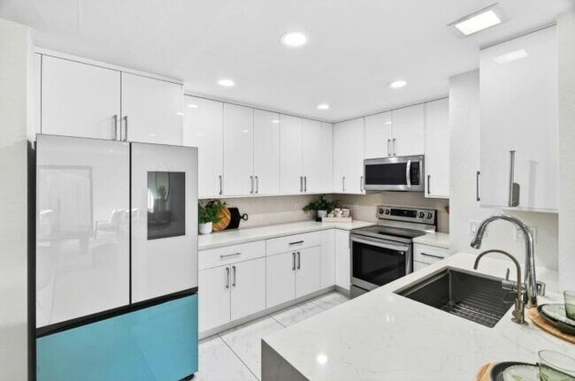 Building Photo - 286 Hackamore Common