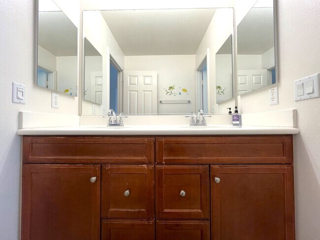 Building Photo - 7143 Leighton Dr