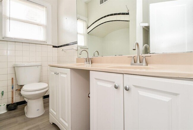 Building Photo - 5049 Jefferson St