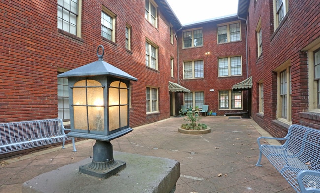 Caldwell Parc - The Highlands Communities
