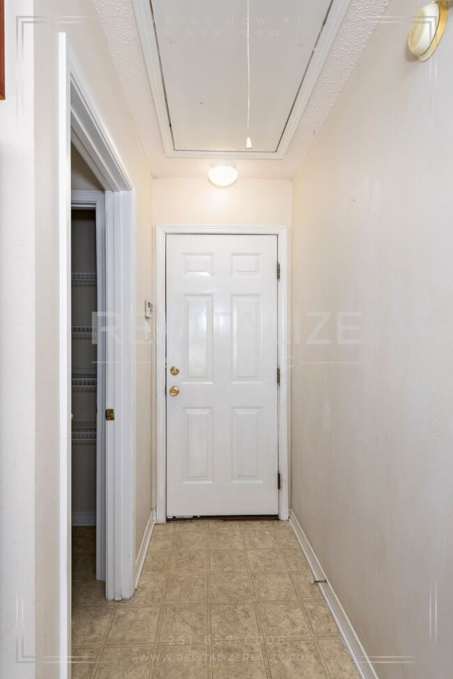 Building Photo - Stunning 4 Bed 2 Bath Home in West Mobile!
