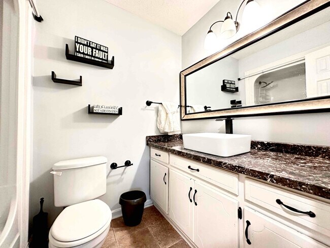 Building Photo - 1750 Dailey Terrace NW