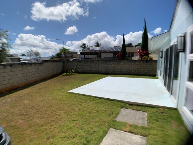 Building Photo - Mililani  - Rare 4 bedroom with upgraded kitchen/bathroom & large living/dining room