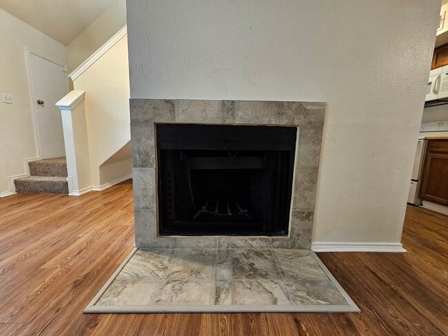 Building Photo - Ready for immediate move in!