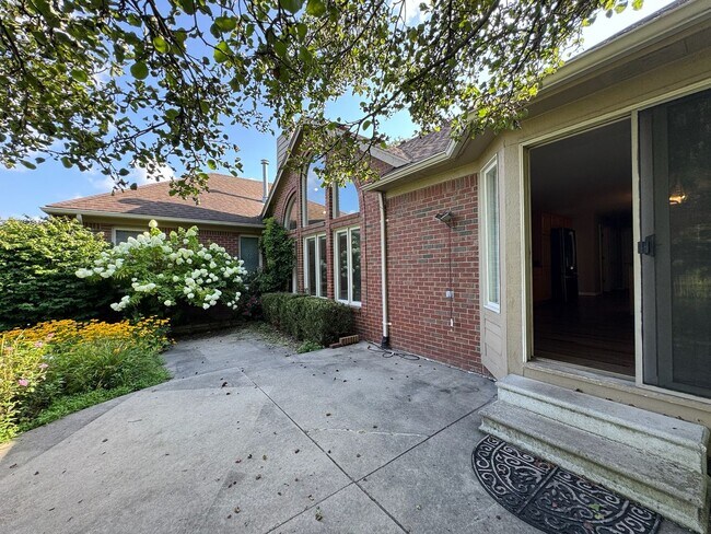 Building Photo - Beautiful 4 bedroom, 3 bath home in Macomb!