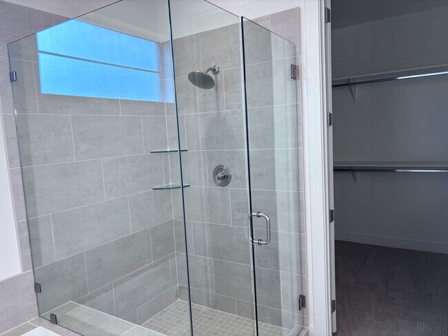 Building Photo - Beautiful New Home with access to community pool