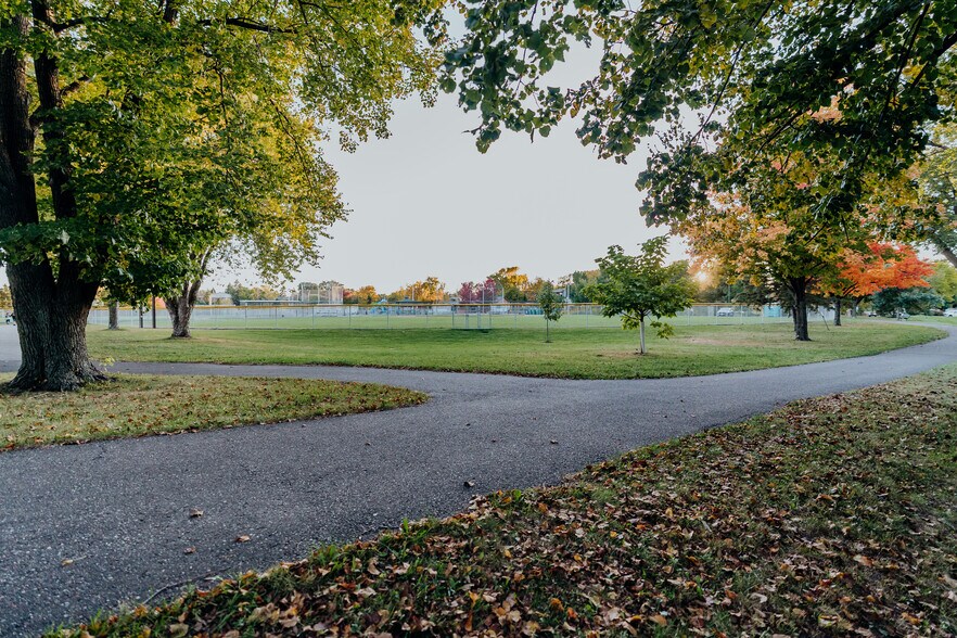 Building Photo - 2042 Louisiana Ave S