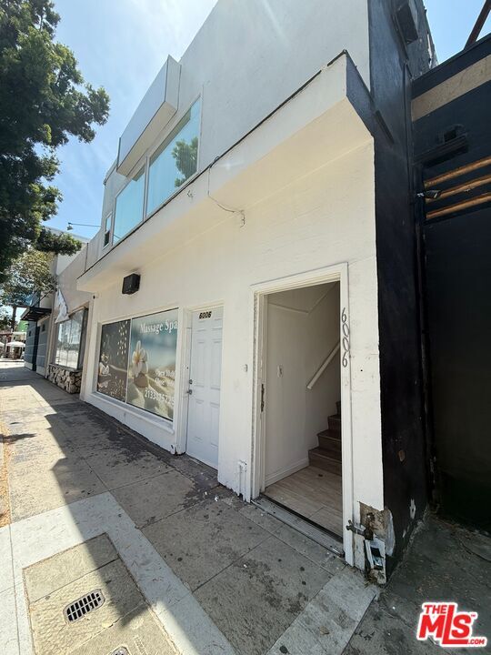 Building Photo - 6006 W Pico Blvd
