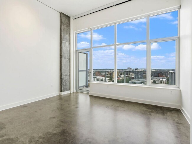 Building Photo - The Civic - 2 bed/2 bath, east facing 16th...