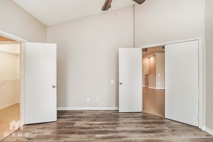 Building Photo - 10547 Cherry Oak Cir