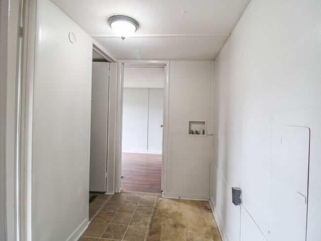 Building Photo - Close to downtown Pulaski!