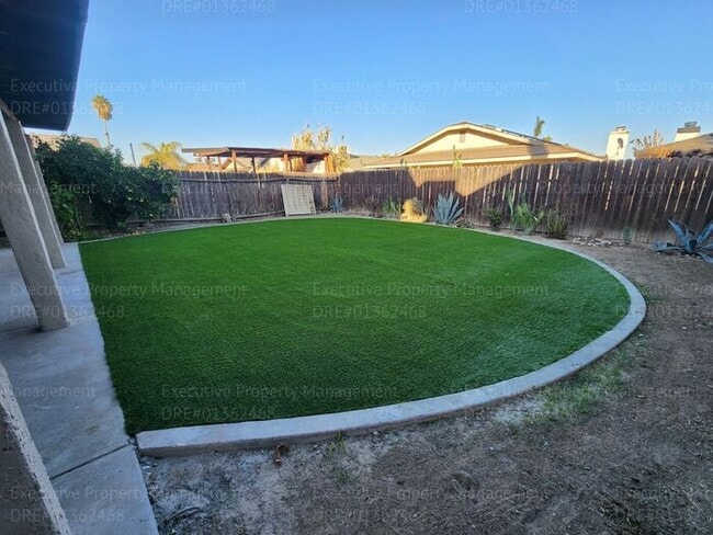 Building Photo - Charming 3 bedrooms/ 2.5 bathroom home.