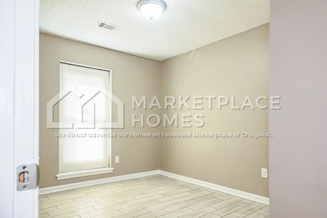 Building Photo - 5800 Laurie Dr