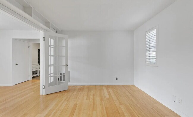 Building Photo - Are you a Bay Area foodie? A cyclist? Or a...