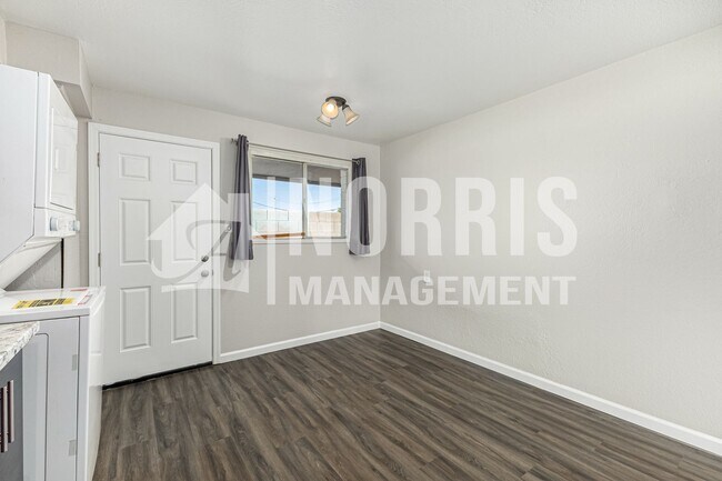 Building Photo - Convenient, Beautifully Updated Space Available Now!