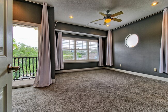 3rd Floor Primary Bedroom with Private Bathroom, Balcony and Walk-In-Closet - 111 N Albany Ave