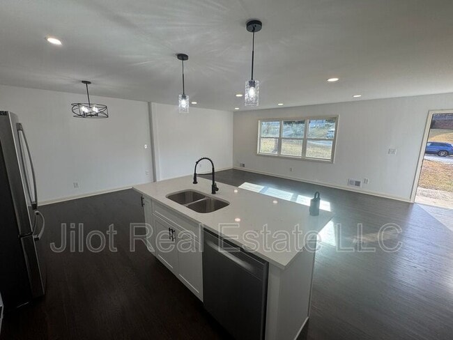 Building Photo - 2390 Tiffany Pl