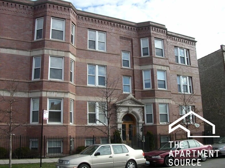 Building Photo - 3242 W Wrightwood Ave