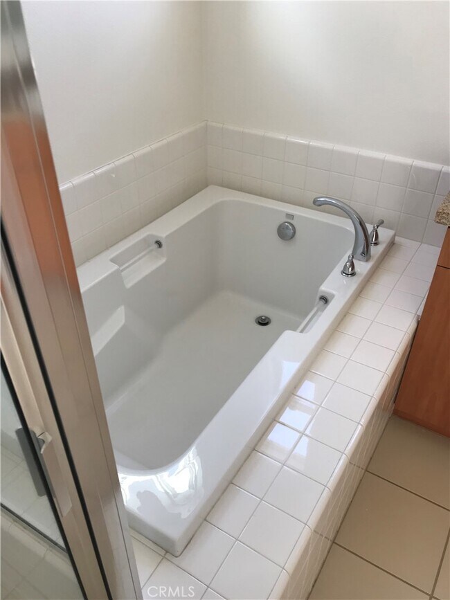 Building Photo - 367 E Memory Ln