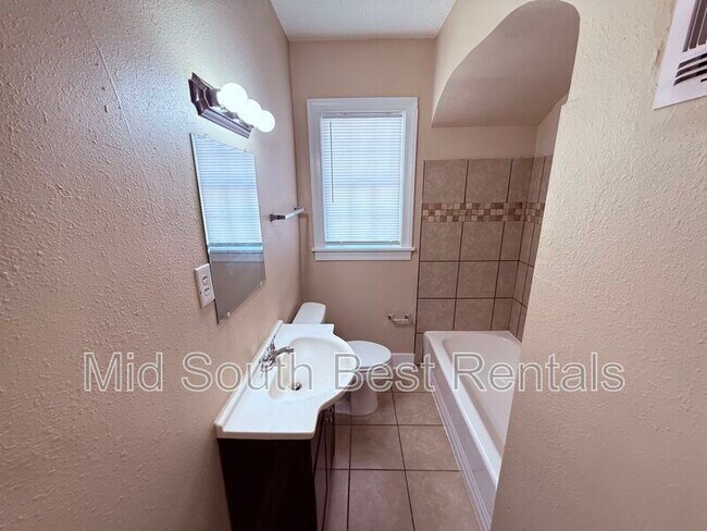 Building Photo - 1 N Front St