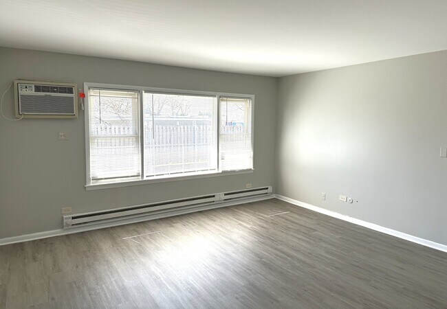 Building Photo - 9709 W Lorraine Dr