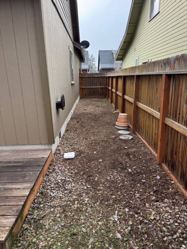 Building Photo - Custom 3-Bedroom with Fenced Yard in heart of Sisters!