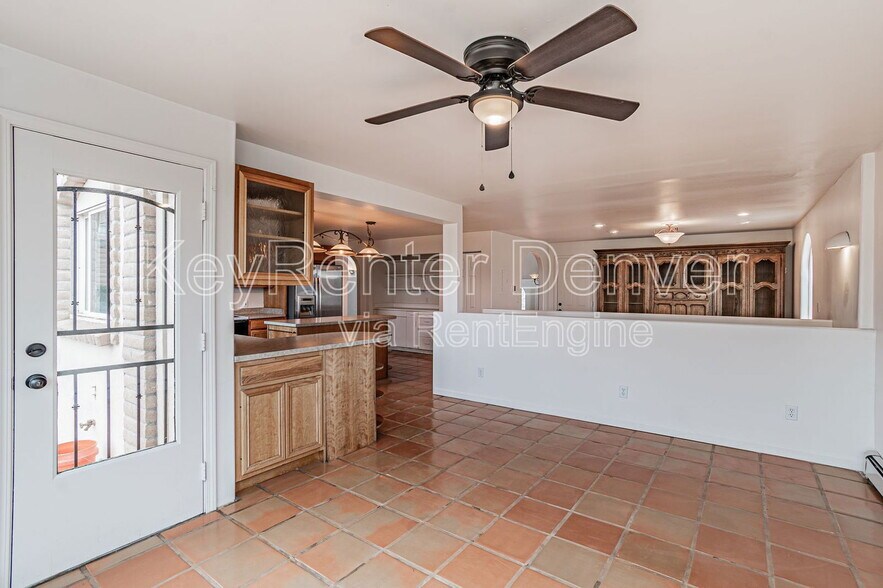 Building Photo - 990 Beech St