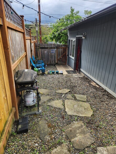 Building Photo - 4845 Delridge Wy SW