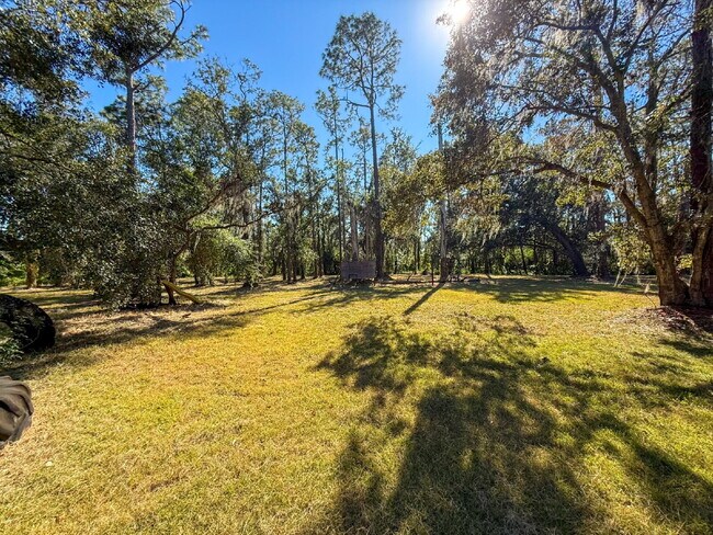 Building Photo - COUNTRY LIVING ON 5 ACRES WITH 3 BED, 3 BA...