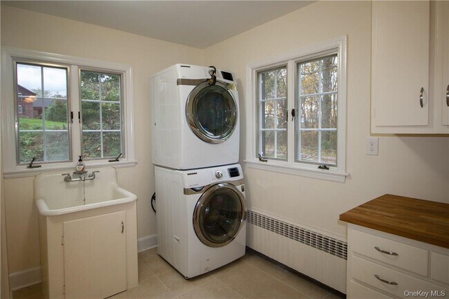 Building Photo - 21 Tinker Town Rd