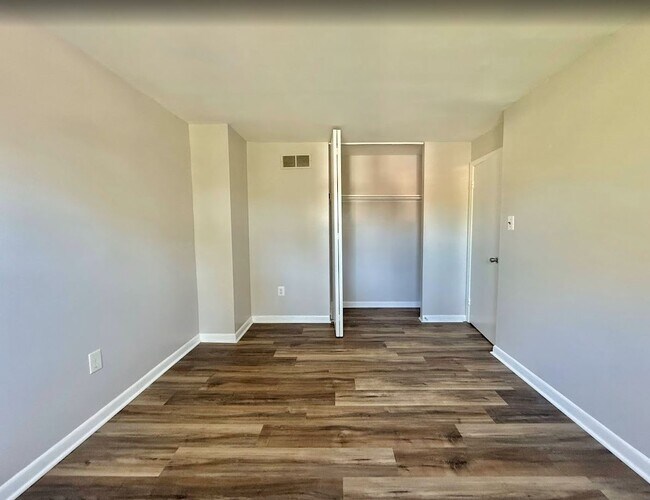 Building Photo - 4740 Vancouver Rd