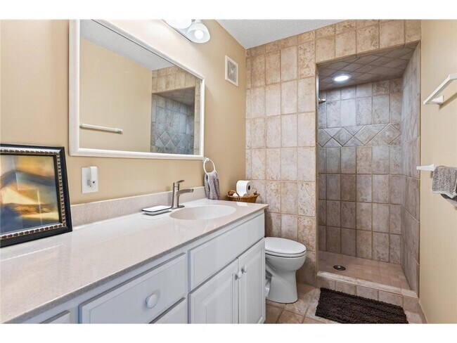 Building Photo - 14372 Heather Ridge Dr