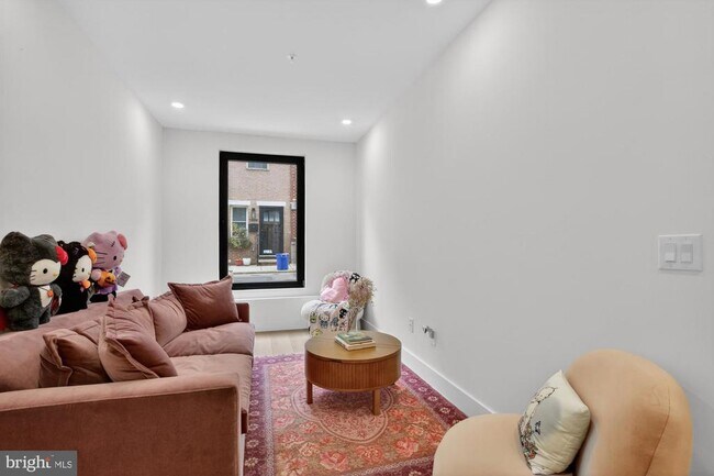 Building Photo - 2007 Cambridge St