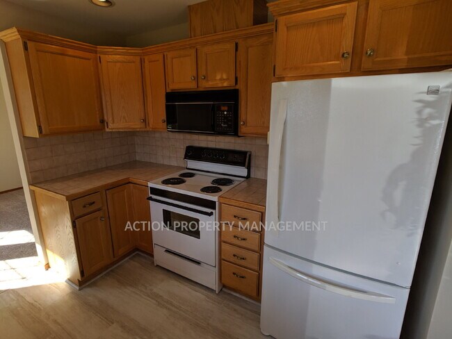 Building Photo - 3 bed 2 bath in Sherwood Village
