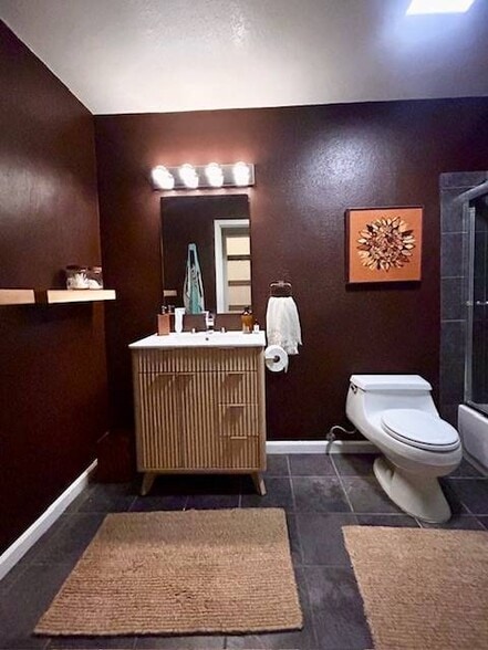 Master Bath - 2600 Forest Park Dr