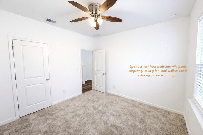 Building Photo - Like New 5 Bedroom Home with Community Amenities