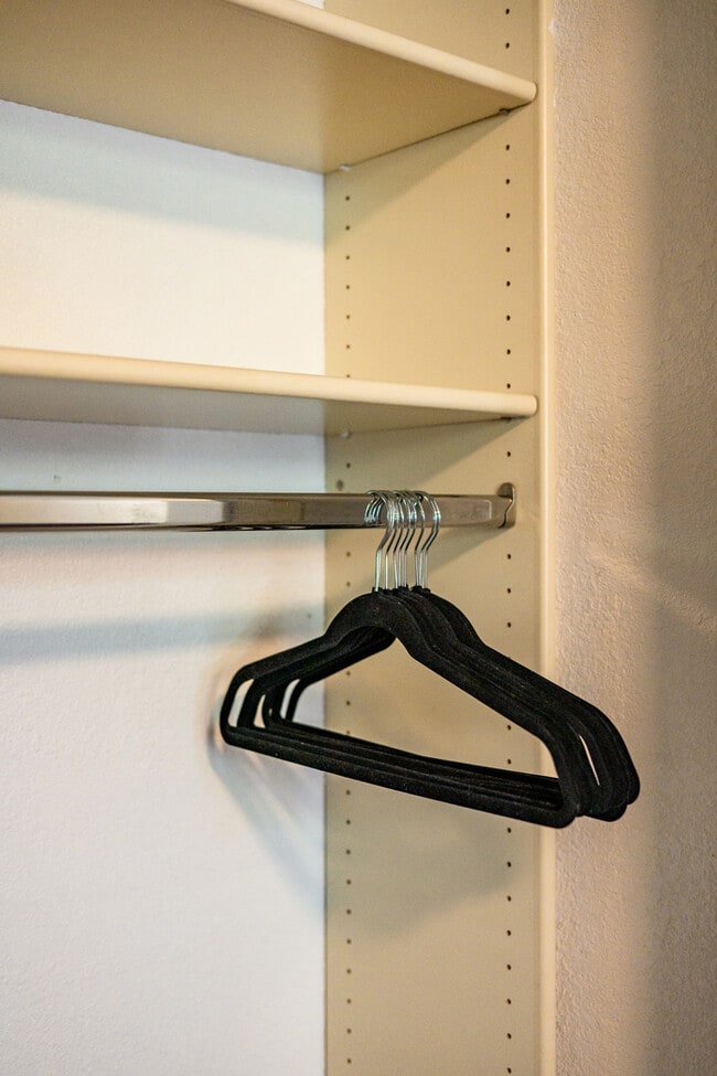 Building Photo - 1250 Stratford Ln