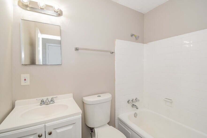 Building Photo - 5038 Locksley Ave