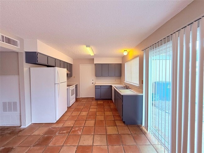 Building Photo - 9611 Blue Creek Ln