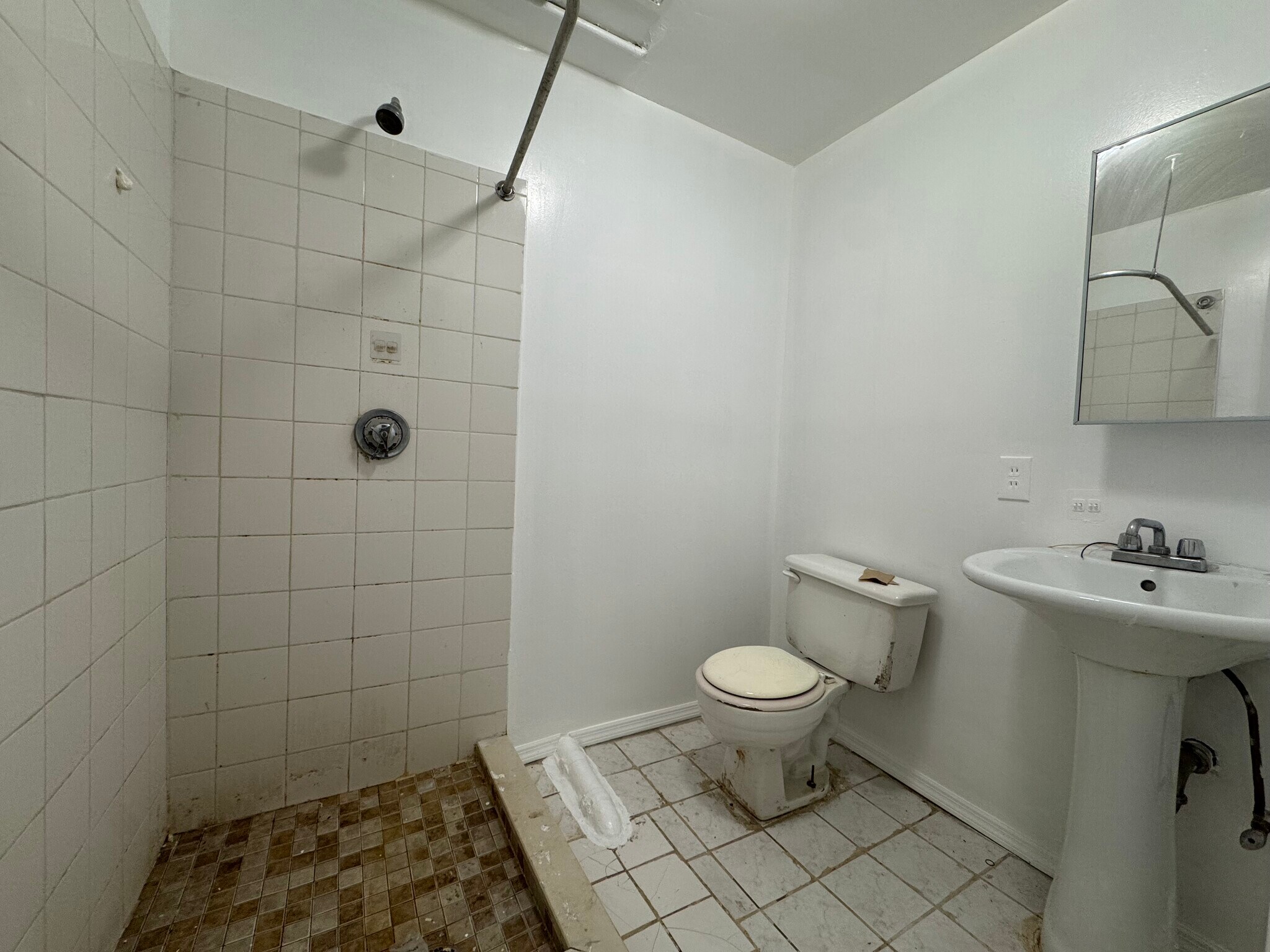 Building Photo - 53 Van Buren St