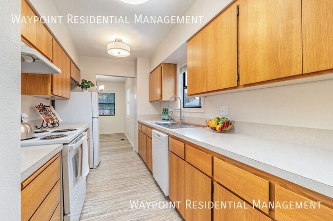 Building Photo - 1629 S Manitou Ave