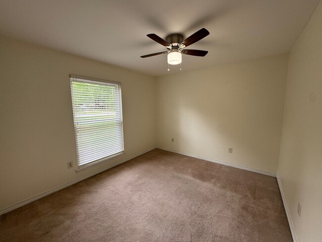 Building Photo - Updated 4/2 in Semmes with Dbl Garage