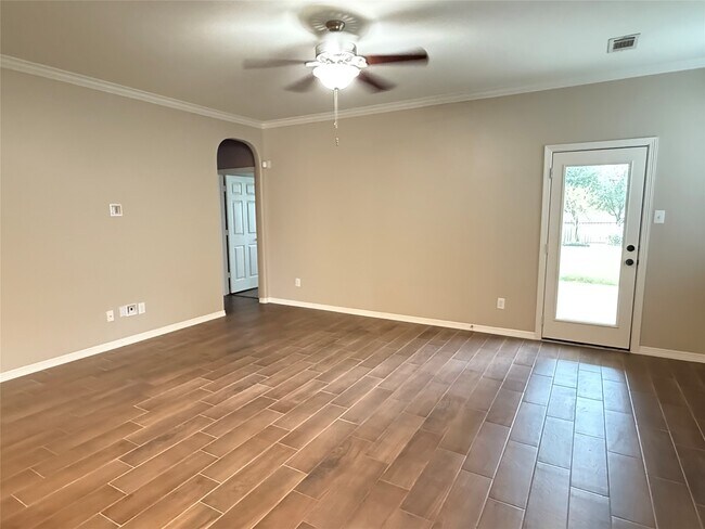 Building Photo - 13115 Southern Valley Dr
