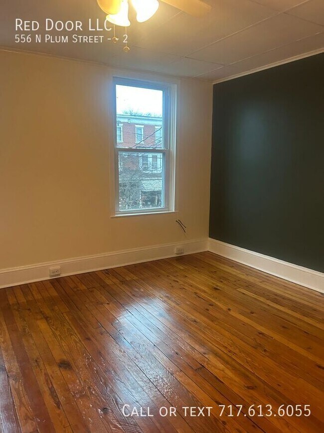 Building Photo - 556 N Plum St