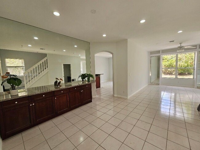 Building Photo - 7577 Springfield Lake Dr