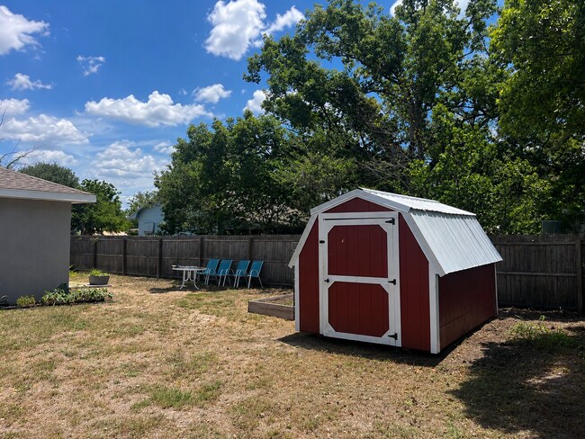 Building Photo - GORGEOUS 4BR/1BA Zephyrhills